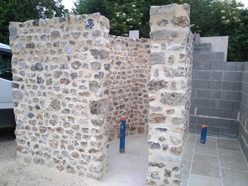 Maçon mur de soutènement à Beuzeville